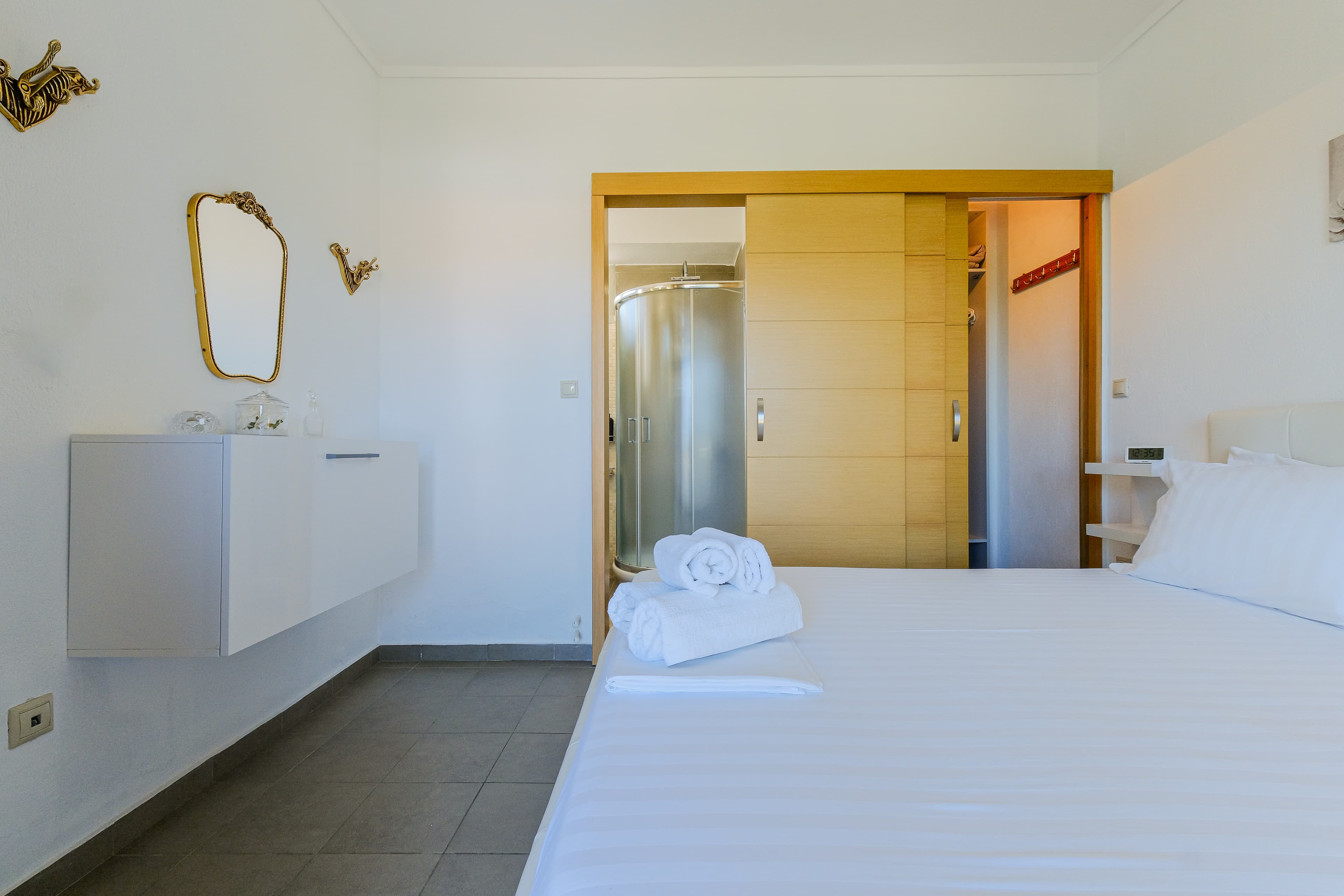 Villa Image 43 - Room 3