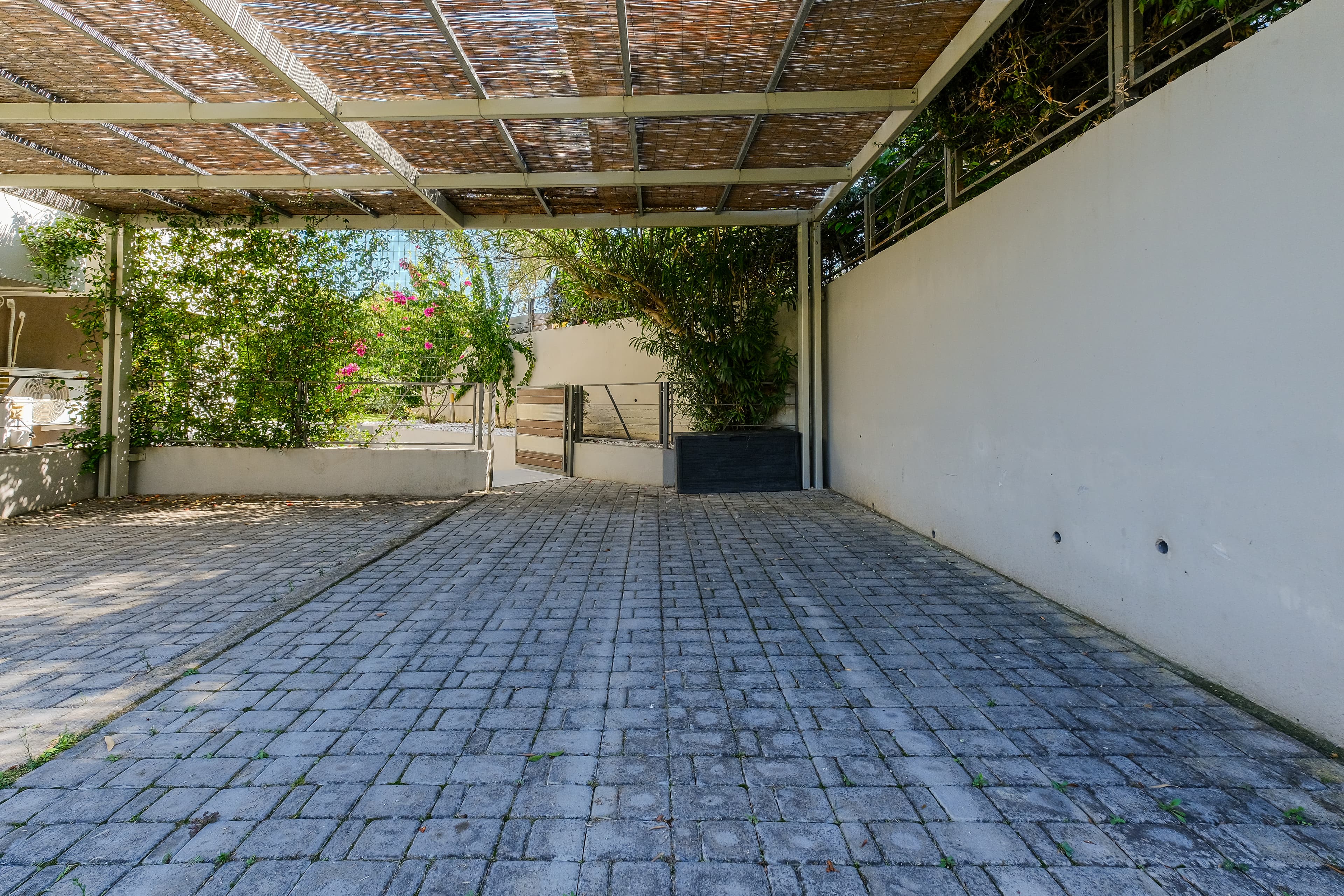 Villa Image 47 - Parking