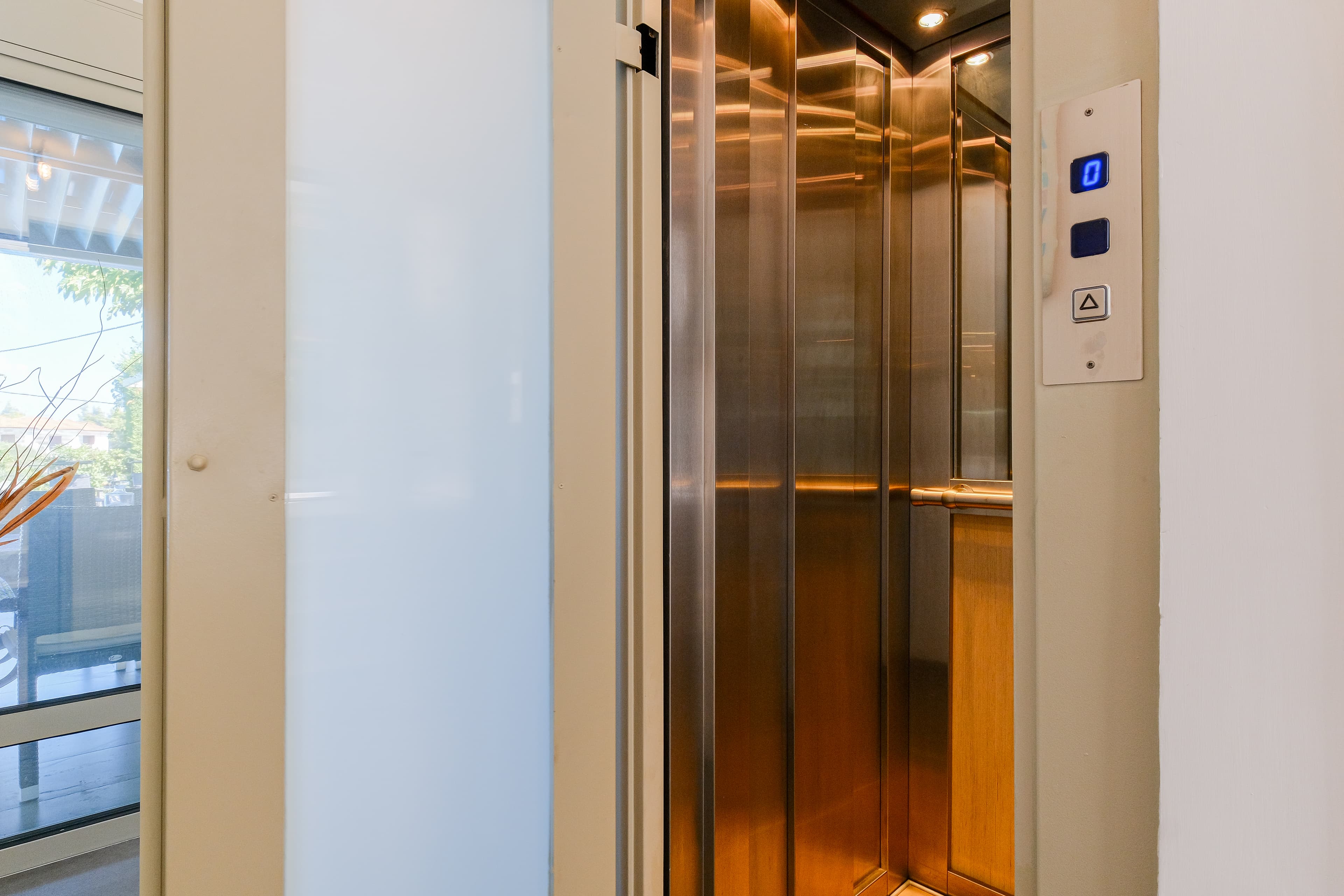 Villa Image 30 - Elevator